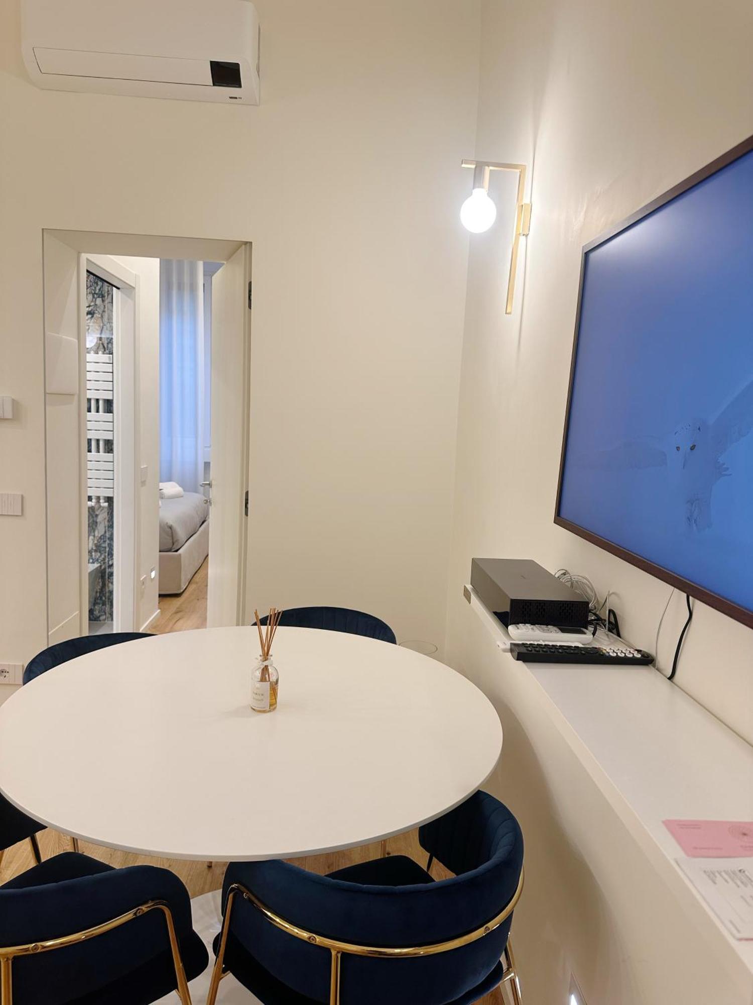 Private Apartment With Wi-Fi Milano City Near Duomo Atena Buitenkant foto